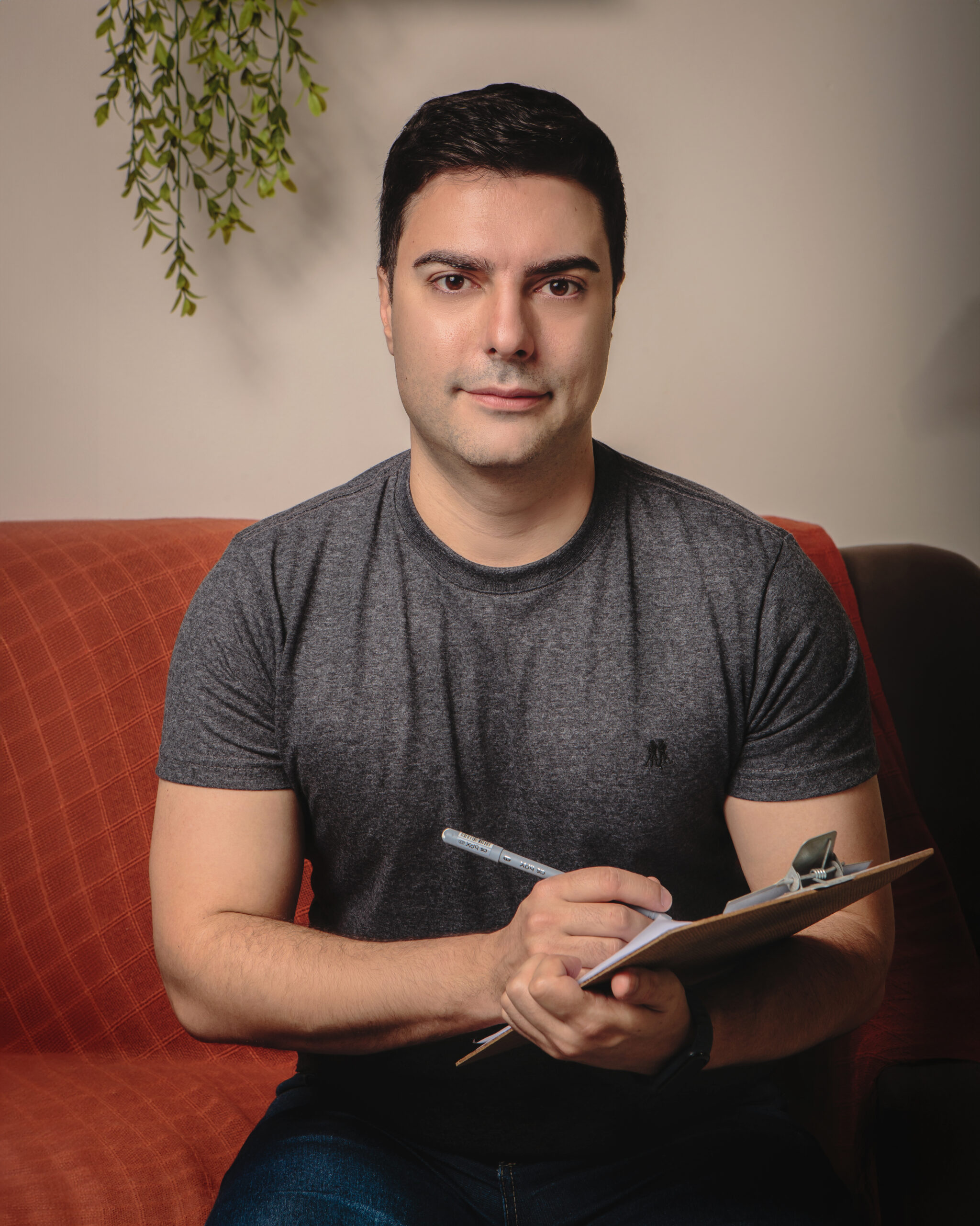 Psicólogo Carlos Velloso em atendimento terapêutico em Araraquara, especializado em ansiedade, emoções e relacionamentos